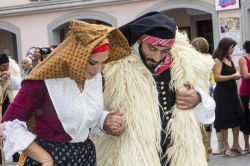 Costumi tipici alla Festa dell'Uva a Quartu Sant'Elena in Sardegna - © GIANFRI58 / Shutterstock.com