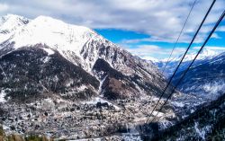 Courmayer in inverno vista dalla funivia che sale verso il Monte Bianco, in Valle d'Aosta