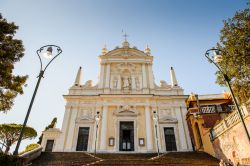 La facciata della chiesa di San Giacomo di Corte a Santa Margherita Ligure - © Anton_Ivanov / Shutterstock.com 