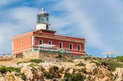 Faro di Capo Spartivento in Sardegna, dove è possibile dormire - © el lobo / shutterstock.com