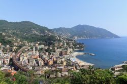 Fotografia aerea di Recco, Genova, Liguria. Le origini di questo borgo sono molto antiche e la sua fondazione si deve ai romani.

