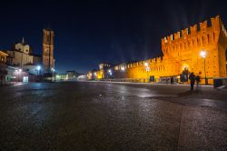 Fotografia notturna di Piazza Vittorio Veneto a Galliate