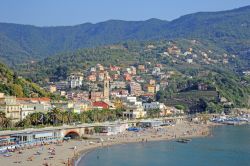 Il borgo marino e la spiaggia di Moneglia, siamo sulla riviera di ponente in Liguria