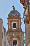 Il campanile della chiesa di San Benedetto a Conversano, Puglia - © Mi.Ti. / Shutterstock.com