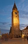 Il campanile della chiesa di Santa Maria e S.Pellegrino è uno dei simboli di Umago (Croazia).