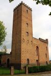 Il Castello di Nazzano a Rivanzzano, Oltrepò Pavese, Lombardia - © Alessandro Vecchi - CC BY-SA 3.0, Wikipedia