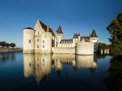 Il magico castello di Sully sur Loire in Francia - © Natashilo / Shutterstock.com