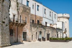 Il Castello domina il centro storico di Conversano in Puglia - © Mi.Ti. / Shutterstock.com