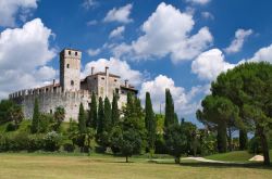 Il Castello medievale di Villalta  a Fagagna in Friuli Venezia Giulia - © Mario Saccomano / Shutterstock.com