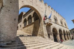 Il centro storico del borgo di Montecassiano di Macerata nelle Marche, uno scorcio degli edifici medievali