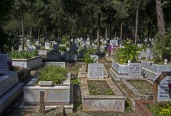 Il cimitero musulmano a Marmaris, Turchia. Le sepolture di fede islamica nella cittadina turca © IgorGolovniov / Shutterstock.com