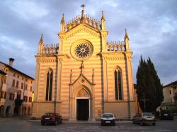 Il Duomo di Valvasone Arzene, comune del Friuli Venezia Giulia - © Tiesse, Wikipedia