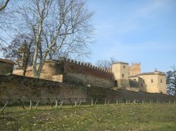 Il grande Castello di Montemagno in Provincia di Asti in Piemonte - © Luca Ghio - CC BY-SA 3.0, Wikipedia