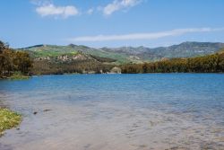 Il Lago di Pozzillo si trova nel territorio di Regalbuto in Sicilia. Durante la stagione invernale diventa il algo più grande di tutta la Sicilia