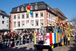 Il Lunedi delle Rose (Rosenmontag) la pazza sfilata del Carnevale di Magonza in Germania - © Patrick Poendl / Shutterstock.com 