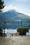 Il molo con imbarcadero a Colico, da qui partono le escursioni e i collegamenti sul Lago di Como, in Lombardia - © Alexandra Thompson / Shutterstock.com 