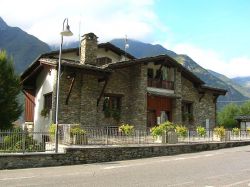 Il Municipio di Arnad in Valle d'Aosta - © Patafisik - CC BY-SA 3.0, Wikipedia