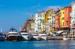 Il porto di Porto Venere, La Spezia, Liguria. Questo pittoresco villaggio è patrimonio UNESCO dell'Umanità.


