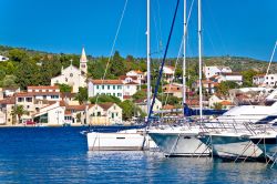 Il porto di Rogoznica, la Marina Frapa, è molto frequentato uin estate dai diportisti che viaggiano lungo la costa della Dalmazia (Croazia).