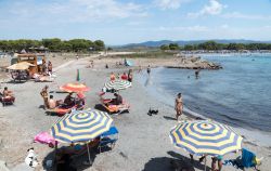 In spiaggia a Porto Pino in Sardegna - © pashamba / Shutterstock.com