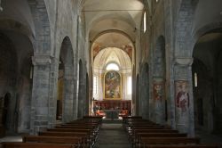 Interno della Chiesa Parrocchiale di Armeno in Piemonte - © Alessandro Vecchi - CC BY-SA 3.0, Wikipedia