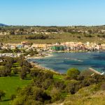 La baia di Brucoli sulla costa orientale della Sicilia