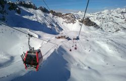 La cabinovia Paradiso del Ghiacciaio Presena, comprensorio sciistico Adamello Ski - Ph. Gianni Bulferetti
