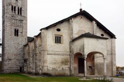 La Chiesa Parrocchiale della località di Ameno in Piemonte - © Alessandro Vecchi - CC BY-SA 3.0, Wikipedia