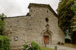 La chiesa romanica di San Martin ad Arnad, borgo della Valle d'Aosta