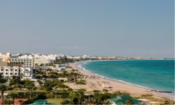 La costa e la grande spiaggia di Mahdia in Tunisia
