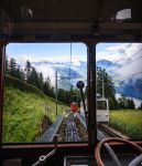 La cremagliera in viaggio fra i paesaggi svizzeri nei pressi di Rigi Kaltbad. Andare alla scoperta delle maestose vette alpine a bordo delle tradizionali locomotive è uno dei modi più ...
