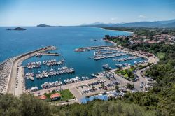 La marina di Santa Maria Navarrese in Sardegna - © AlePana / Shutterstock.com