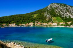 La pittoresca baia di Trstenik nel sud della Dalmazia, Croazia.
