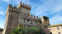 La Rocca di Offagna, Ancona, Marche. E' il principale monumento cittadino oltre che una delle opere difensive più importanti dei Castelli di Ancona.



