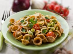 La Sagra delle fave e delle olive a Giovinazzo in puglia: un piatto di orecchiette