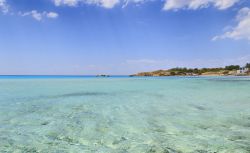 La spiaggia di Marina di Pulsano, Taranto, Puglia. Il territorio è bagnato dal Mar Ionio e si affaccia sul Golfo di Taranto con una costa di circa 7,5 km.



