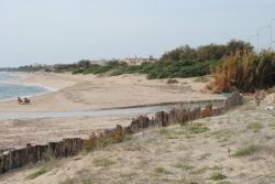 La spiaggia di San Pietro in Bevagna e la foce del fiume Chidro in Puglia