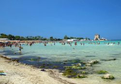 La spiaggia di Sant'Isidoro e il mare limpido del Salento in Puglia