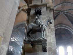 La statua del cavaliere di Bamburgo nella cattedrale cittadina, Germania. Si tratta della più antica scultura equestre di cavaliere esistente realizzata in pietra  - © Kumpel ...