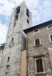 La torre campanaria medievale di Asciano, provincia di Siena, Toscana.
