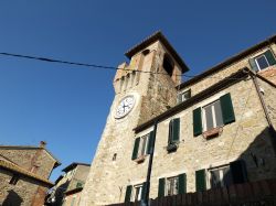 La Torre dell'Orologio a Passignano sul Trasimeno, Umbria. Questa graziosa località affacciata sull'omonimo lago umbro si trova in provincia di Perugia.




