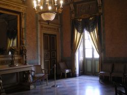 La visita a Palazzo Manzi, Dongo: la cosiddetta Sala d'Oro - © Wikipedia