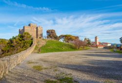 La visita di Talamone in Toscana: il castello e il borgo marinaro