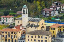Lezzeno, il suo centro e la Chiesa dei Santi Quirico e  Giulitta sul Lago di Como - © www.triangololariano.it