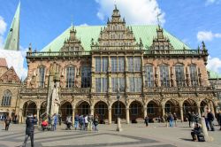 Il Municipio di Brema in Marktplatz, la piazza del mercato, Germania. Edificato in stile gotico fra il 1405 e il 1410, questo edificio storico si presenta con una facciata in rinascimento del ...