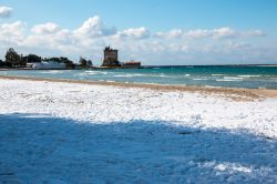 Nevicata sulla spiaggia di Sant'Isidoro nel Salento in Puglia