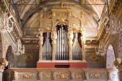 L'organo della chiesa di San Giacomo di Corte a Santa Margherita Ligure - © Anton_Ivanov / Shutterstock.com 