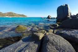 Paesaggio costiero nei pressi di Solanas, Sardegna.



