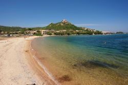 Paesaggio di Cannigione, Sardegna.  Sorto agli inizi del '900 come villaggio di pescatori, oggi Cannigione è soprattutto un centro di turismo balneare  - © Mildax / ...