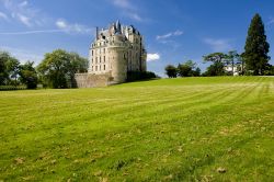 Il paesaggio bucolico intorno al castello di Brissac-Quincé in Francia - © PHB.cz (Richard Semik) / Shutterstock.com